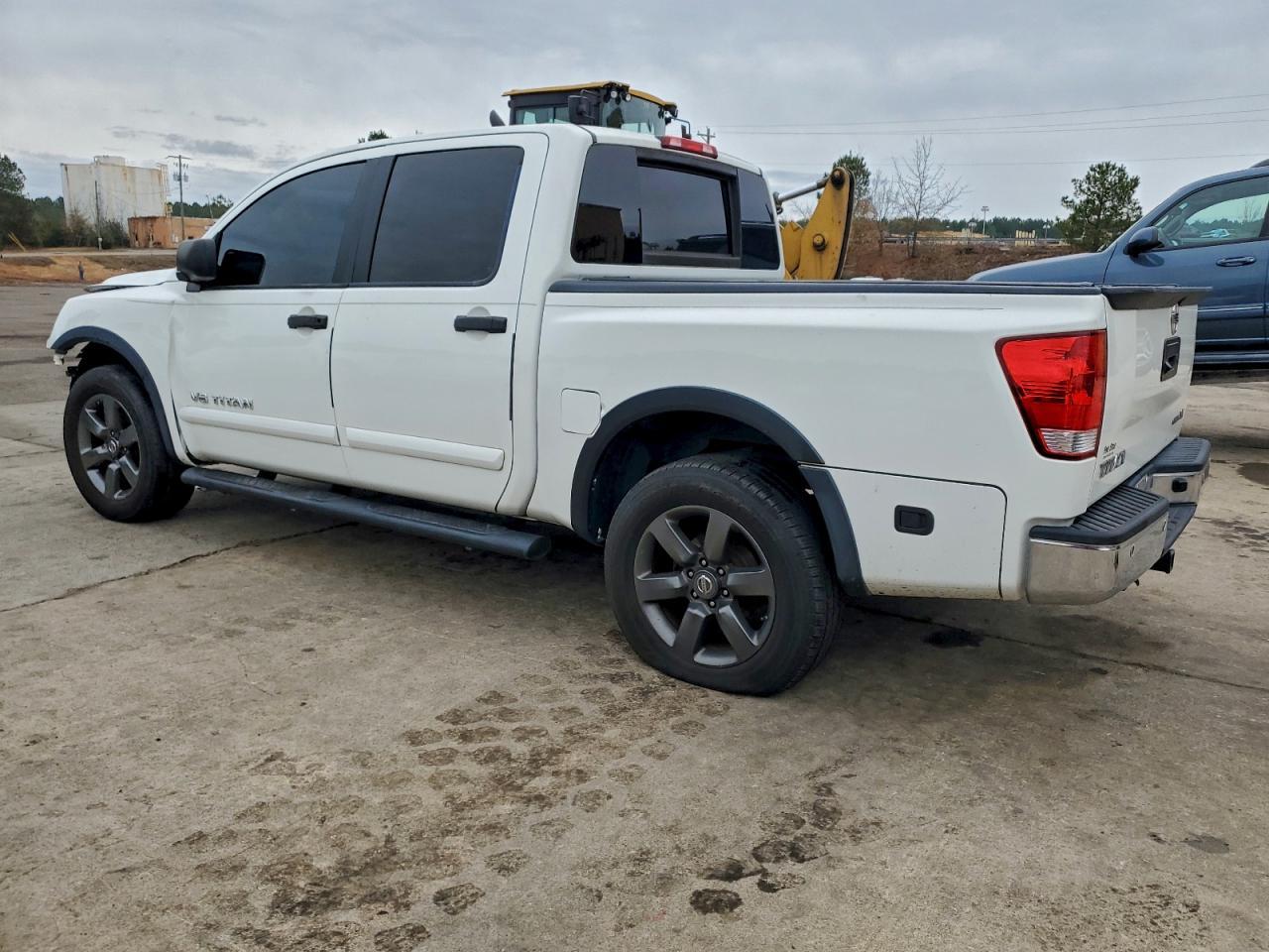 2015 Nissan Titan S - Фото 2