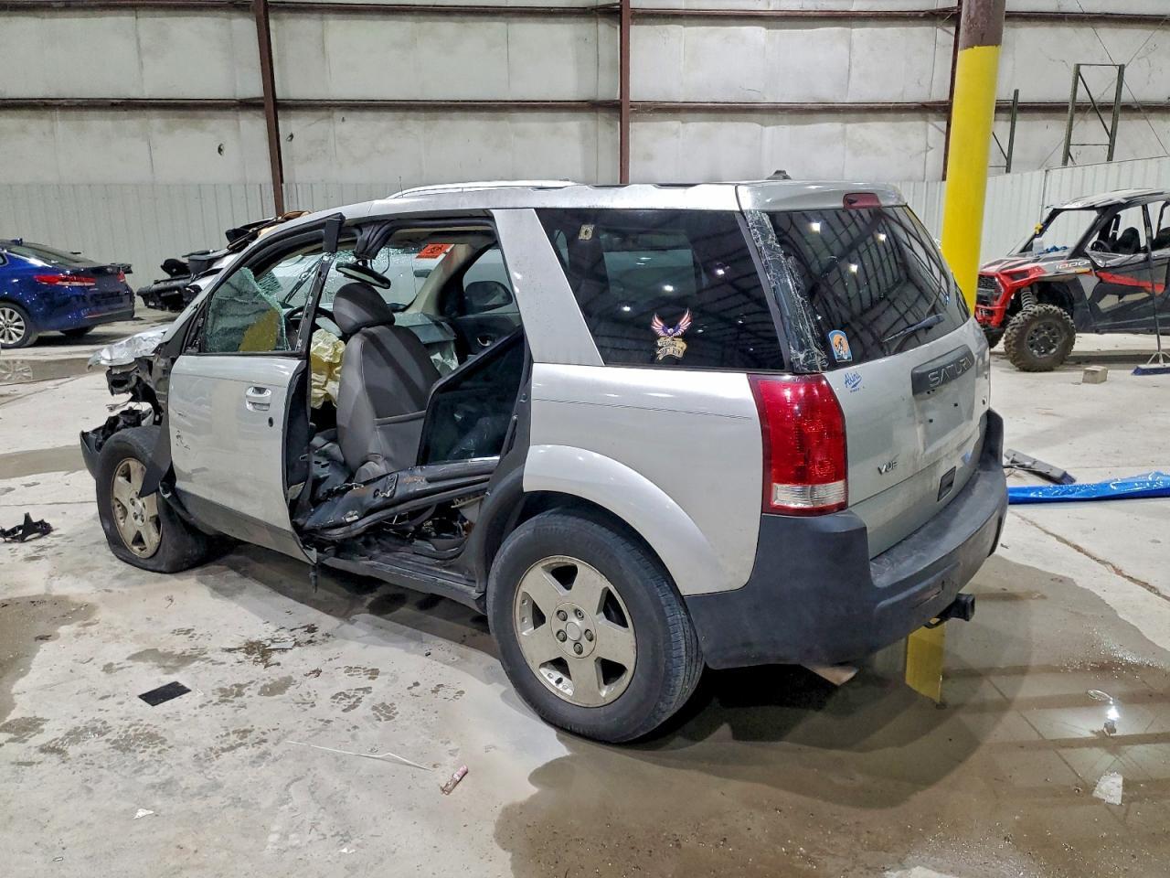 2004 Saturn Vue - Image 2
