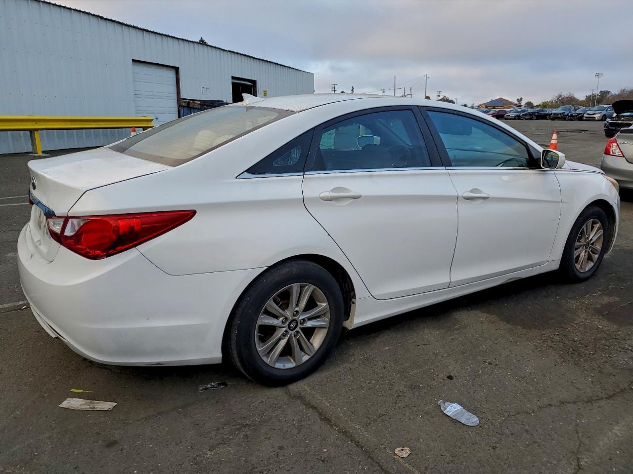 2013 Hyundai Sonata Gls - Image 3