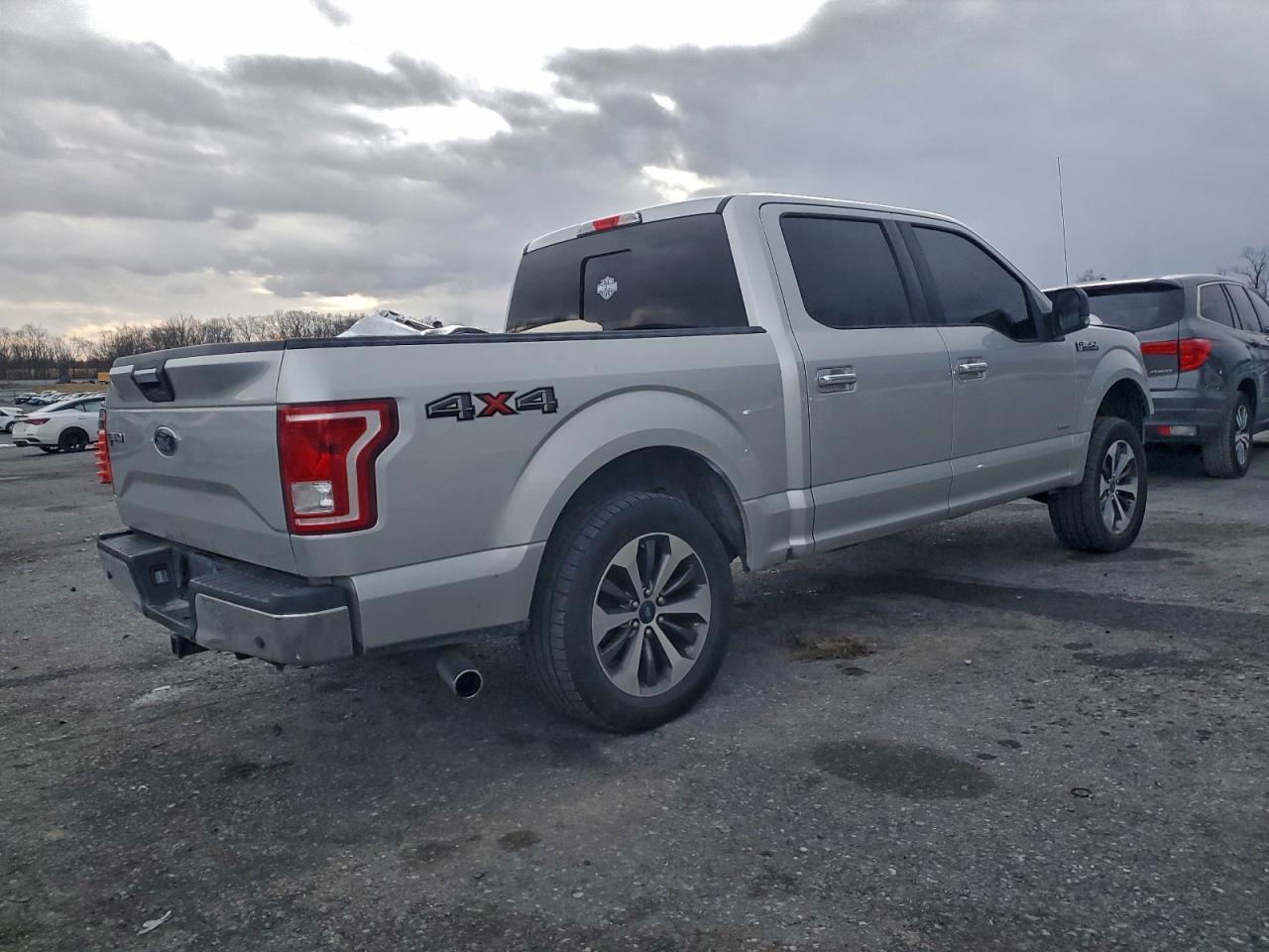 2016 Ford F150 Supercrew - Фото 3