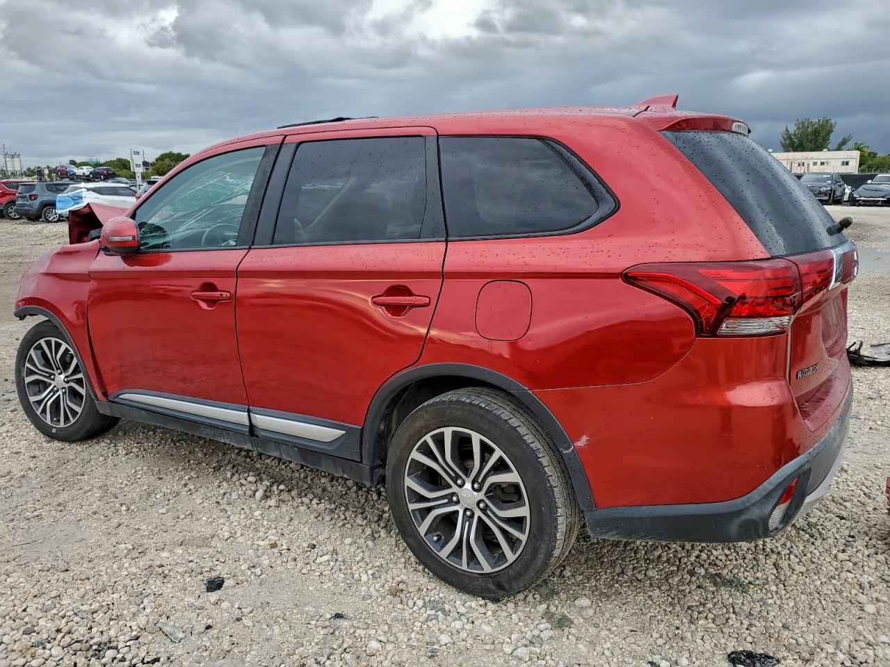 2017 Mitsubishi Outlander Se - Фото 2