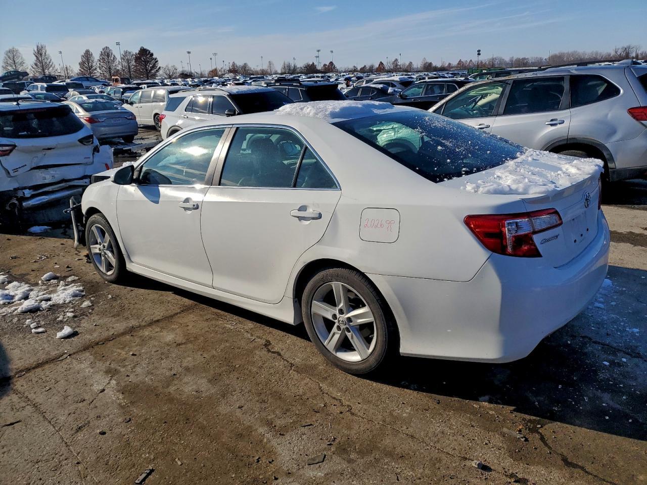 2014 Toyota Camry L - Фото 2