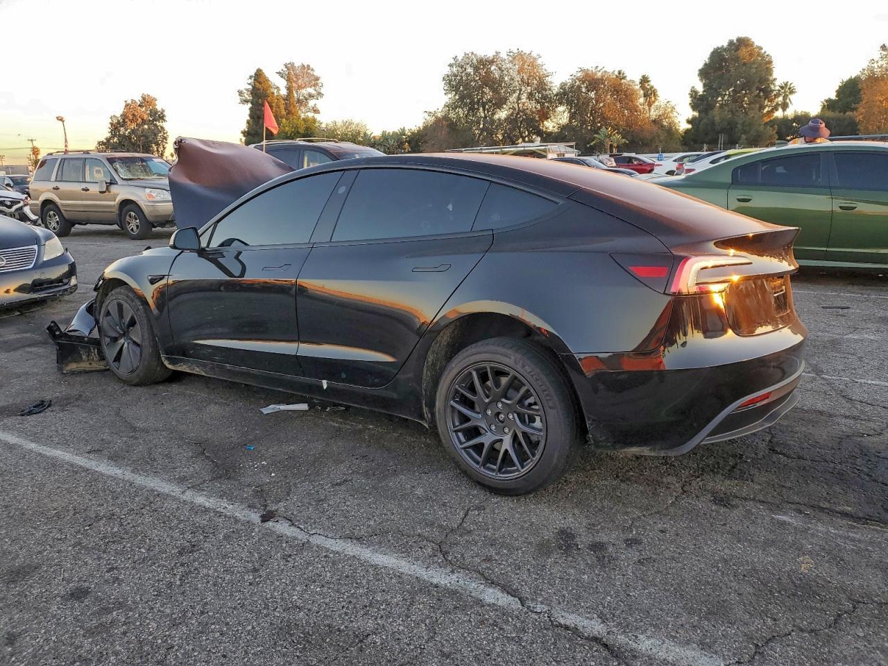 2026 Tesla Model 3 - Фото 2