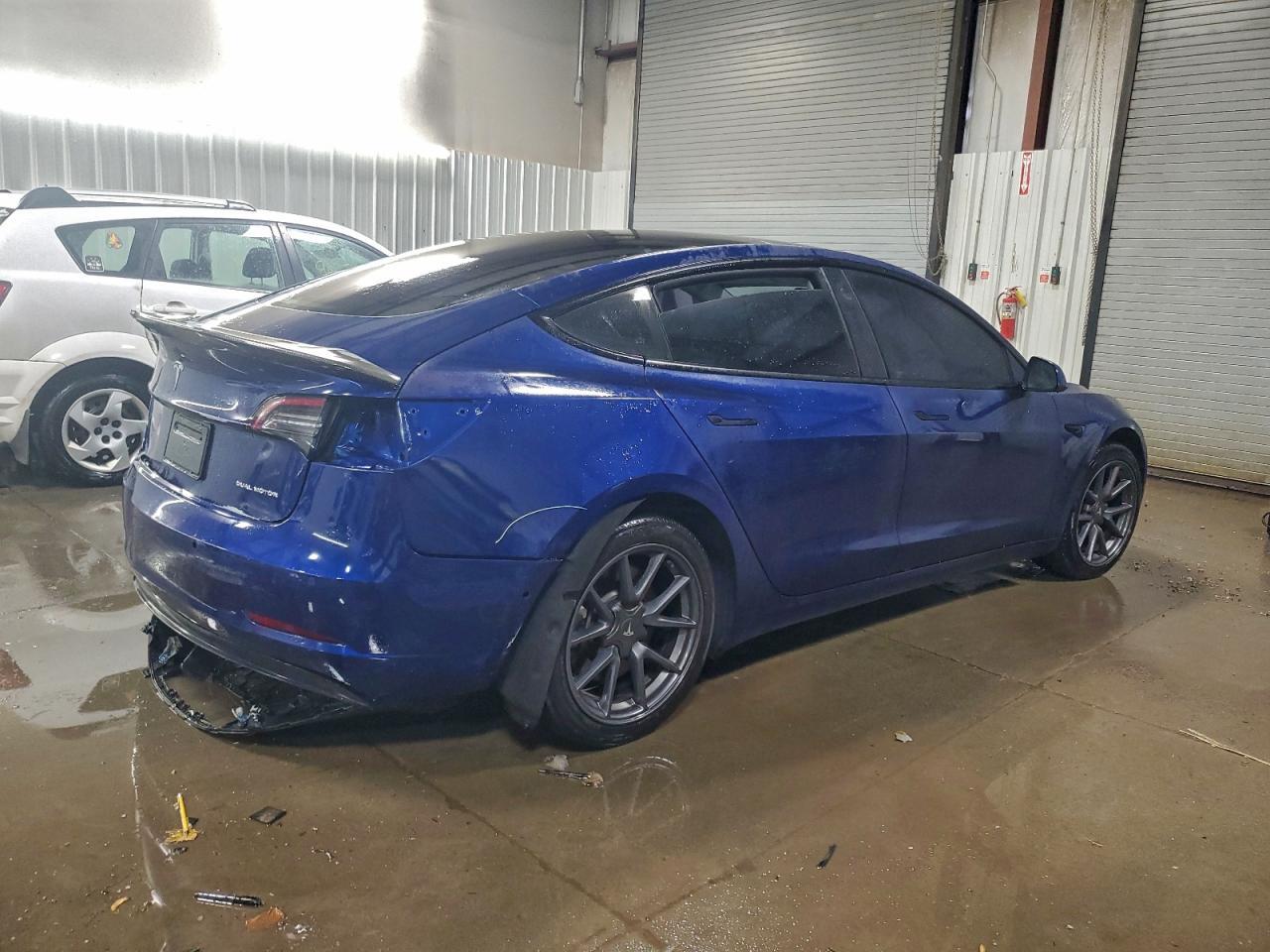 2022 Tesla Model 3 - Image 3