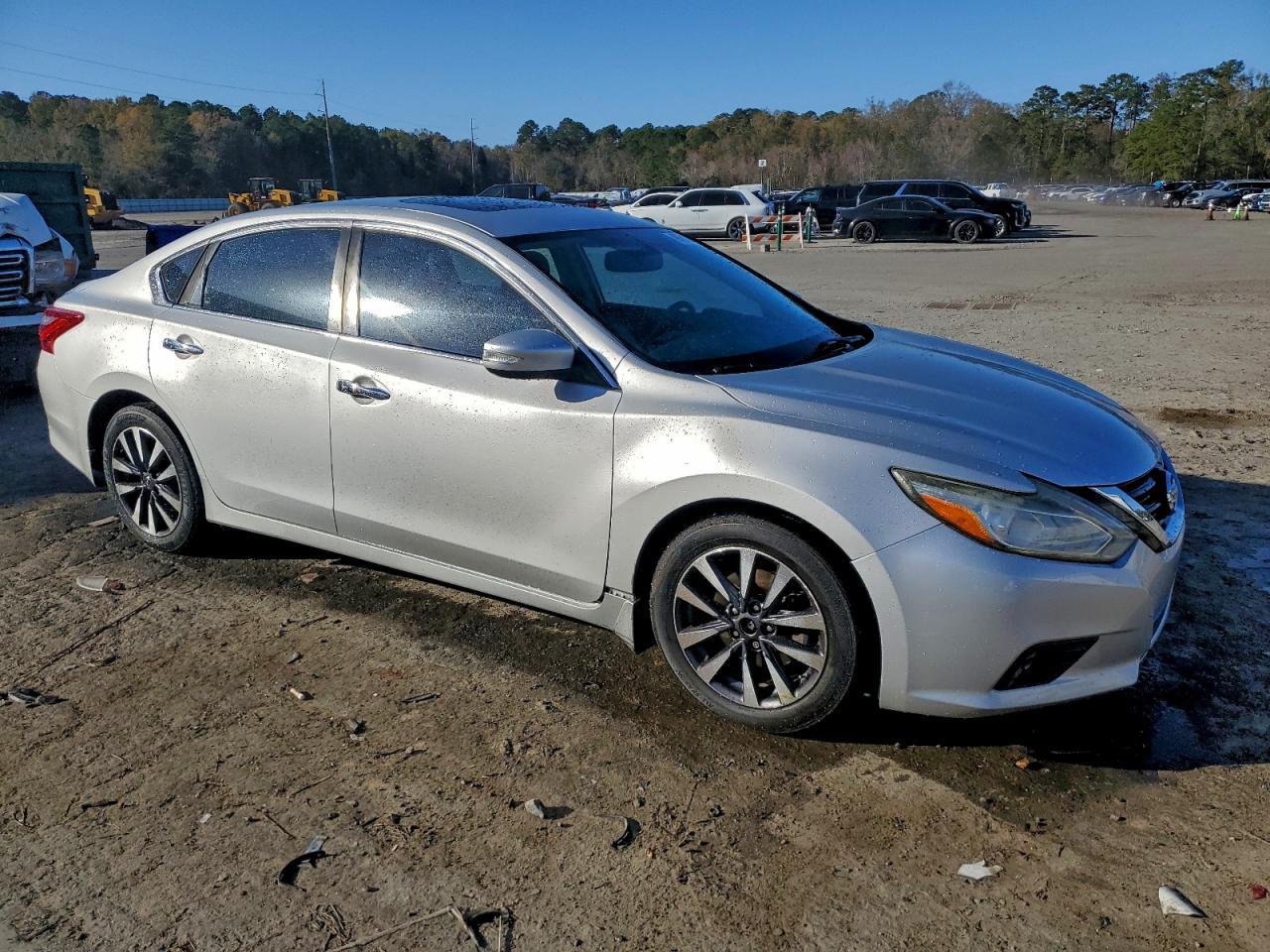 2017 Nissan Altima 2.5 - Image 4