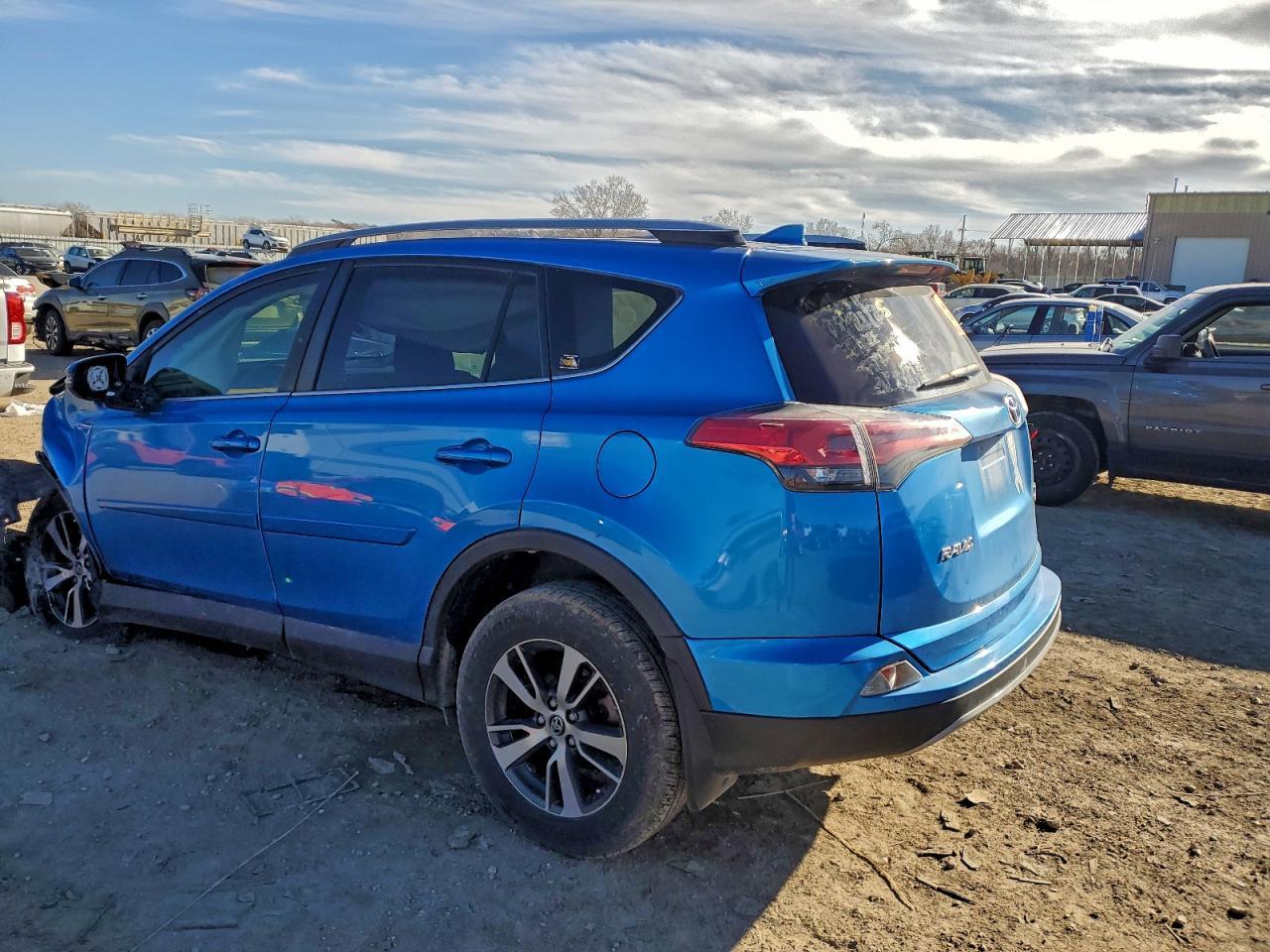2017 Toyota Rav4 Xle - Image 2