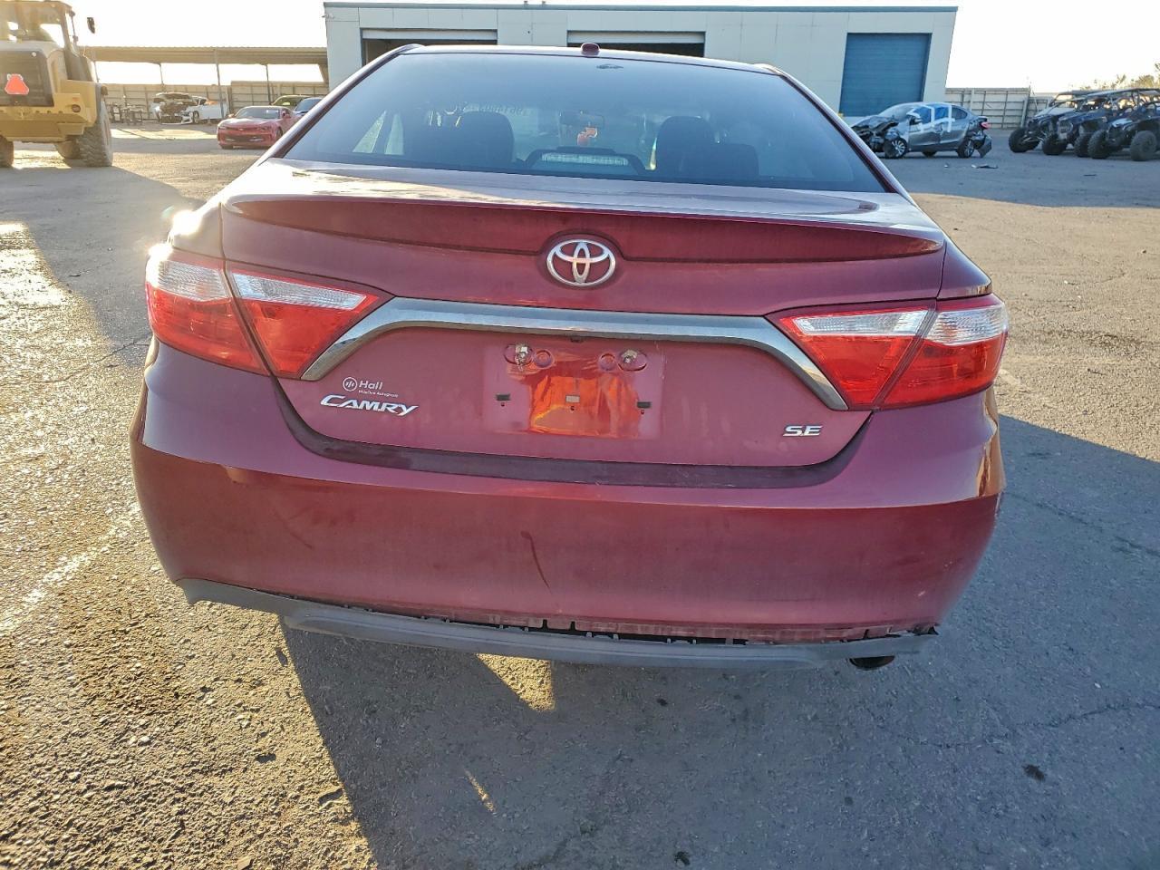 2016 Toyota Camry Le - Фото 6