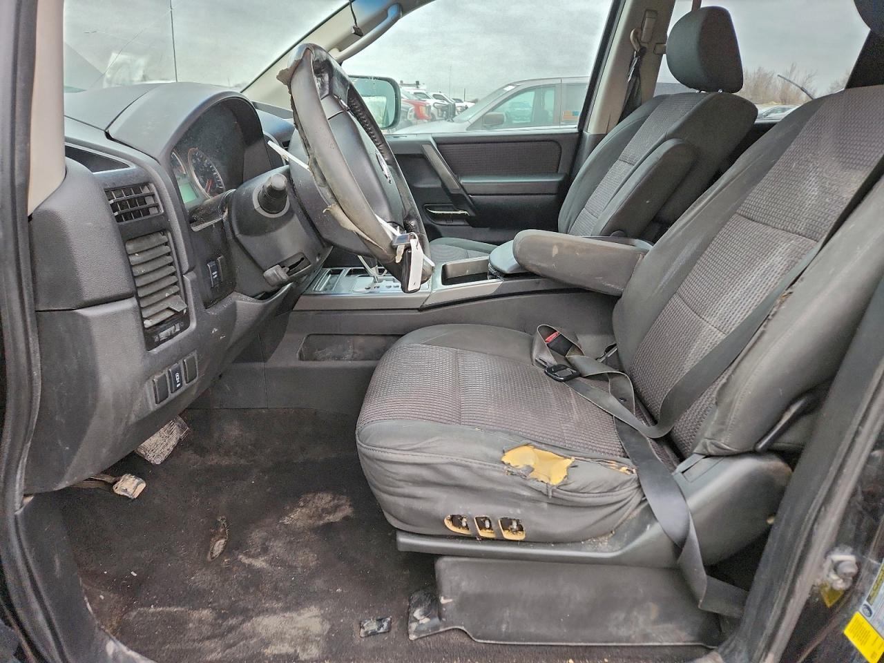 2010 Nissan Titan Xe - Image 7
