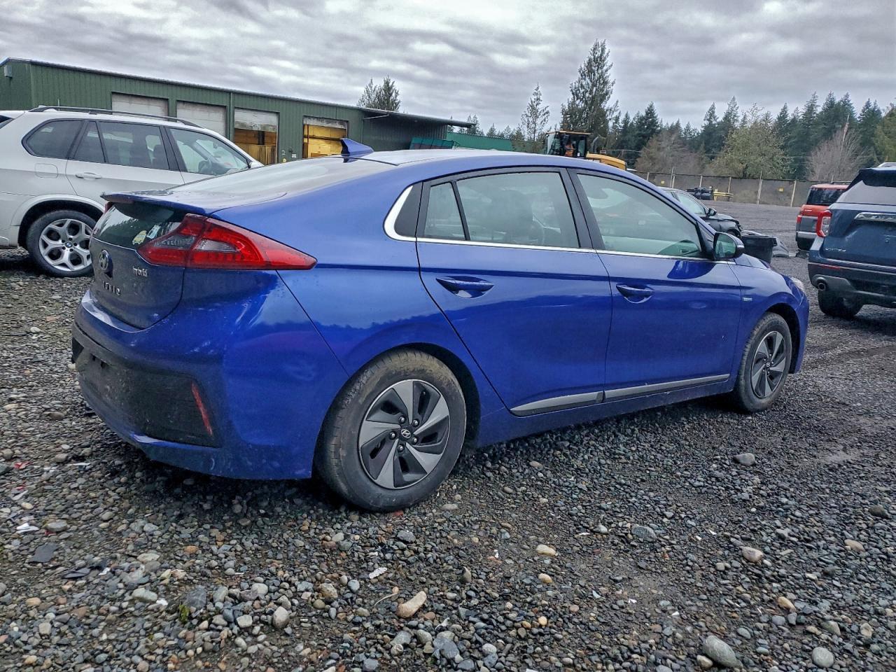 2019 Hyundai Ioniq Sel - Image 3