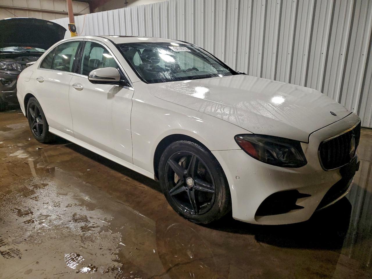 2017 Mercedes-Benz E 300 4Matic - Фото 4