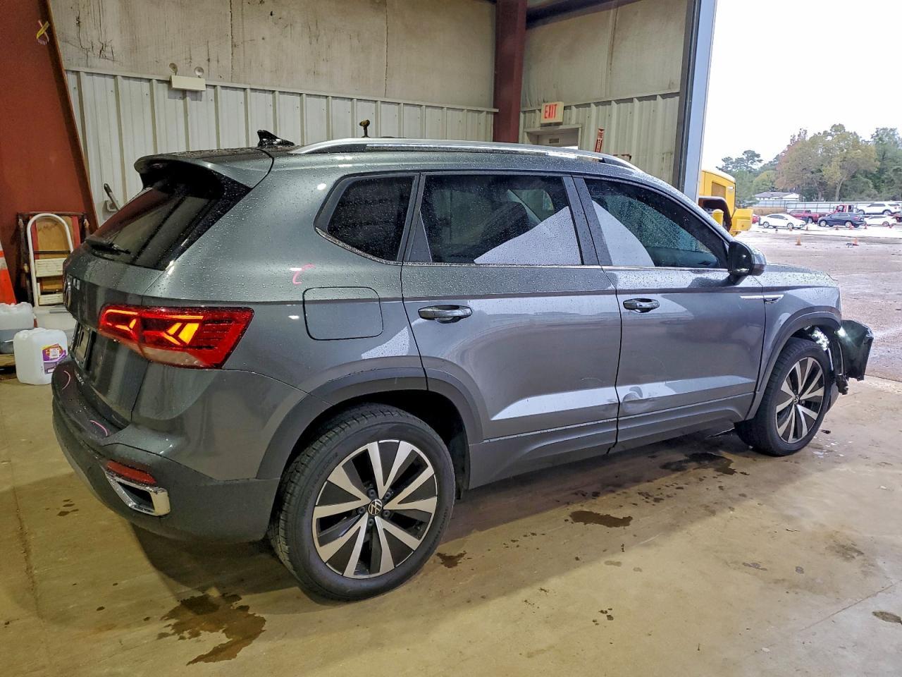 2022 Volkswagen Taos Se - Image 3