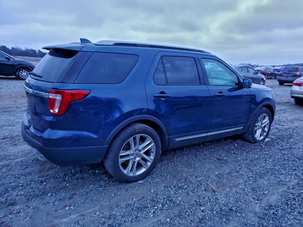 2017 Ford Explorer Xlt - Image 3