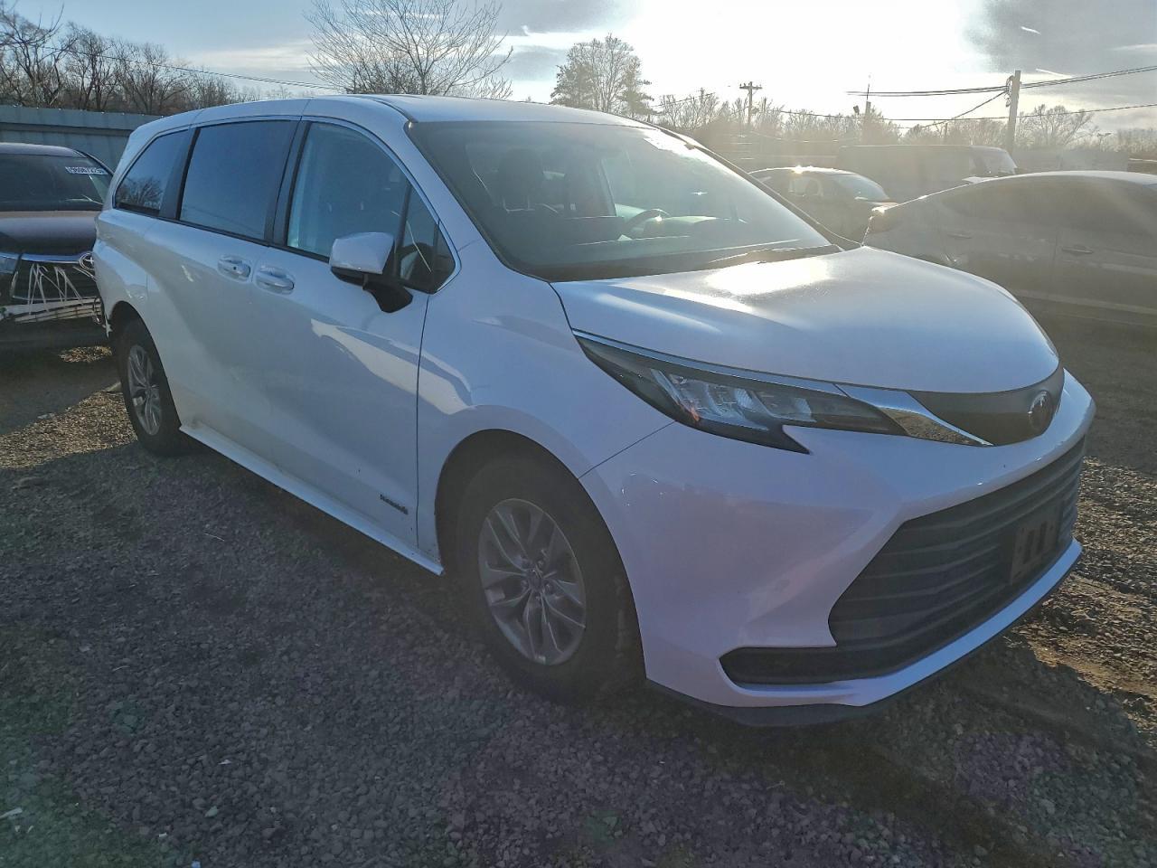 2021 Toyota Sienna Le - Фото 4