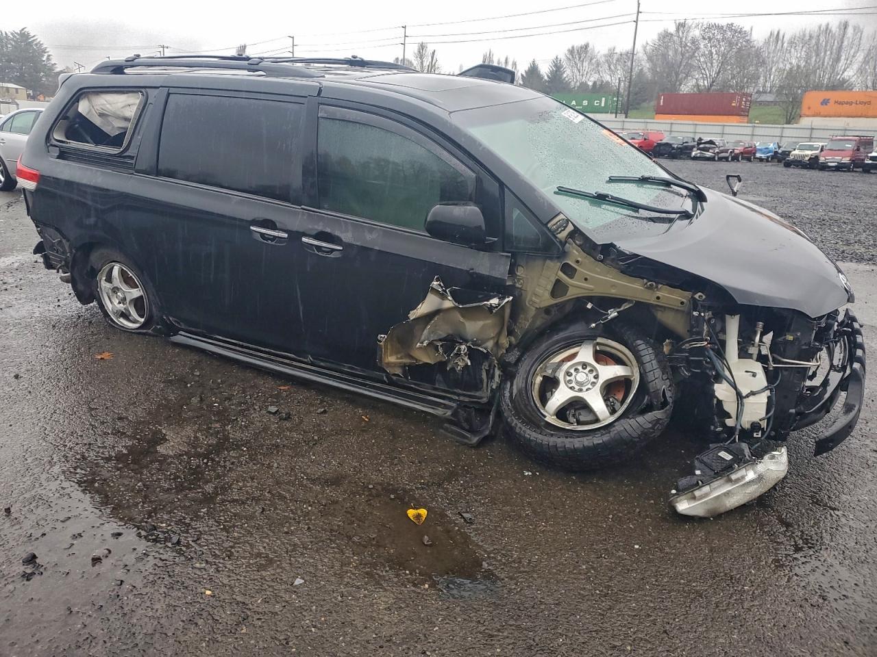2013 Toyota Sienna Xle 8-Passenger - Фото 4