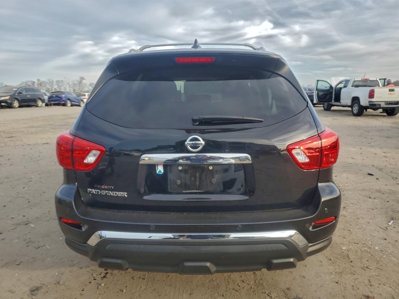 2019 Nissan Pathfinder S - Image 6