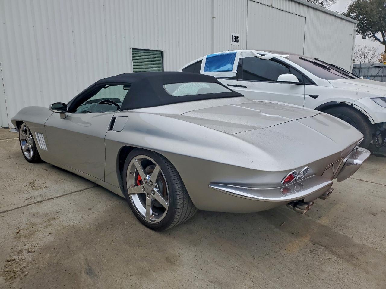 2007 Chevrolet Corvette - Image 2