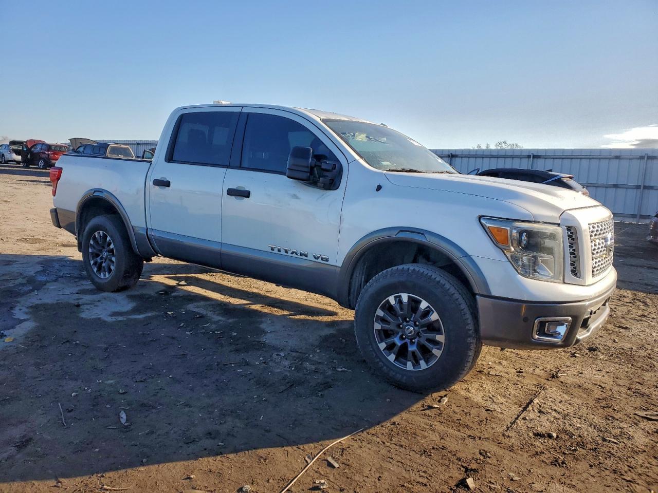 2019 Nissan Titan Pro-4X - Фото 4