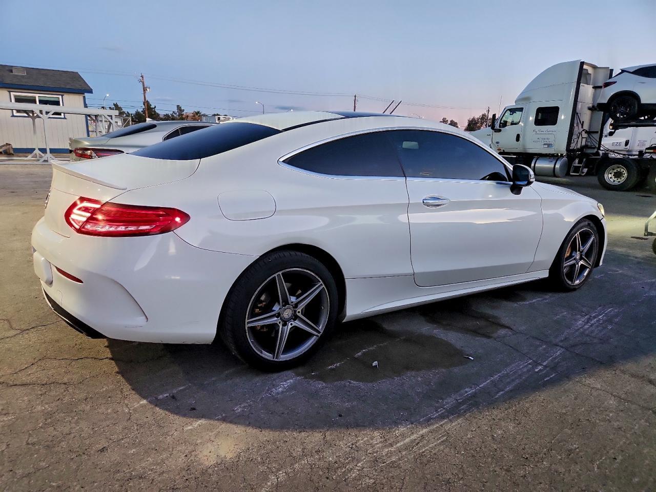 2017 Mercedes-Benz C 300 4Matic - Фото 3