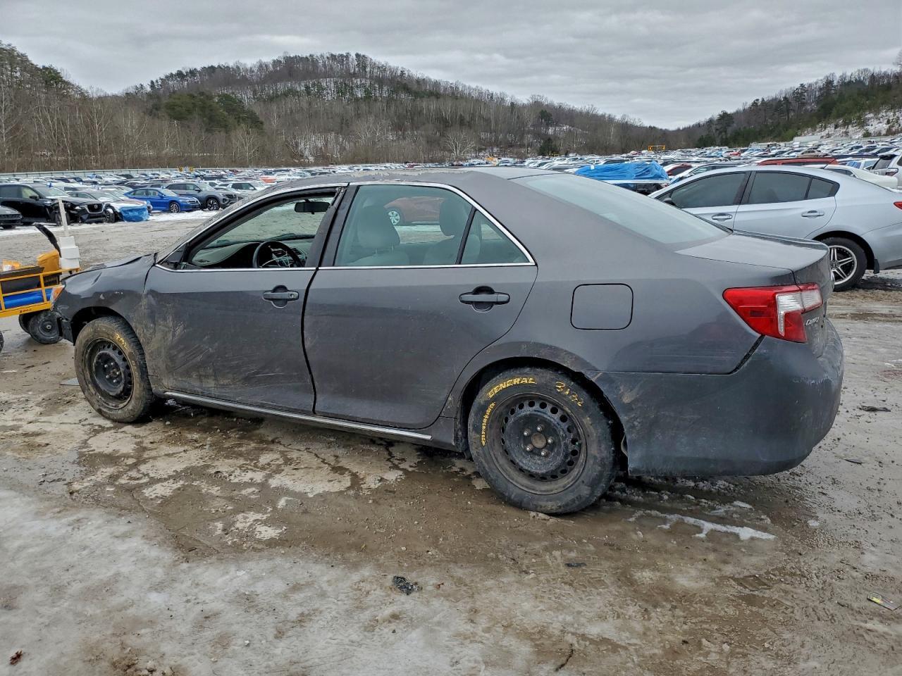 2014 Toyota Camry L - Image 2