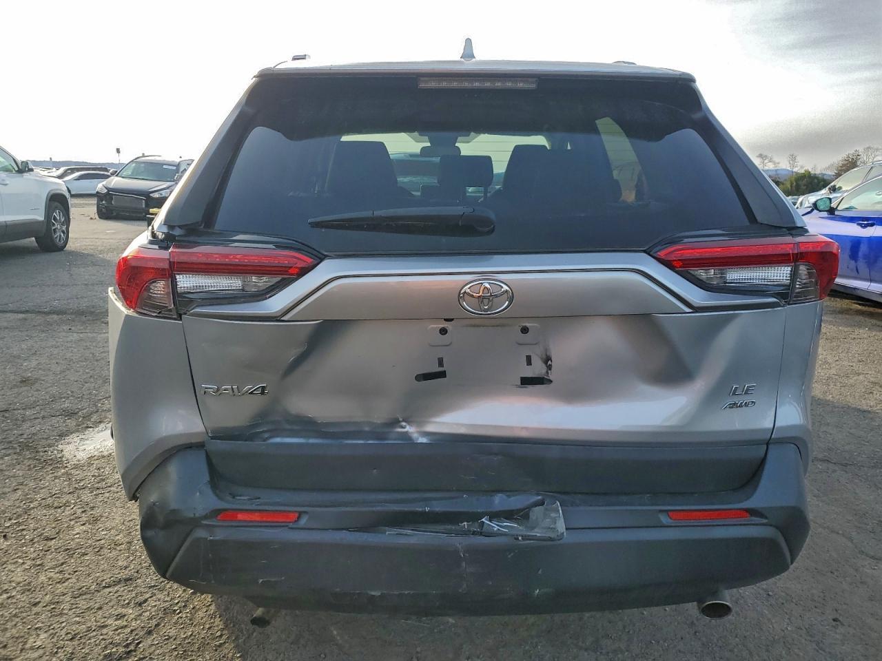 2021 Toyota Rav4 Le - Фото 6