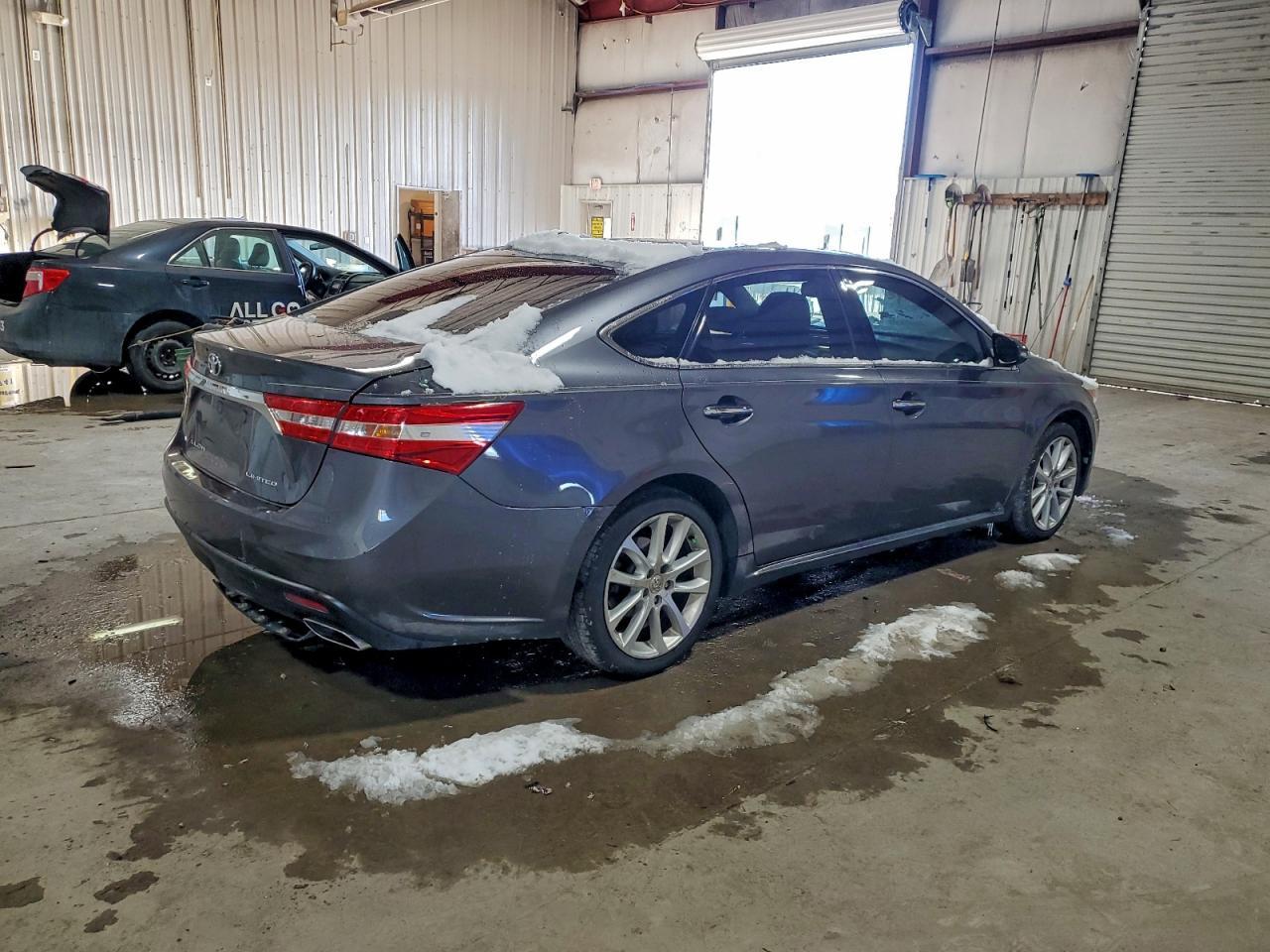 2014 Toyota Avalon Limited - Image 3