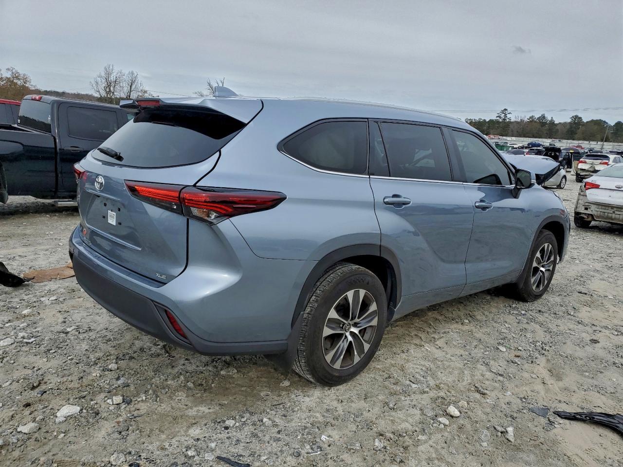 2024 Toyota Highlander Le - Image 3