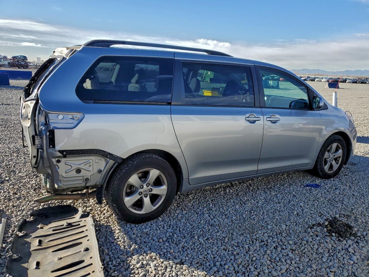 2017 Toyota Sienna Le - Фото 3