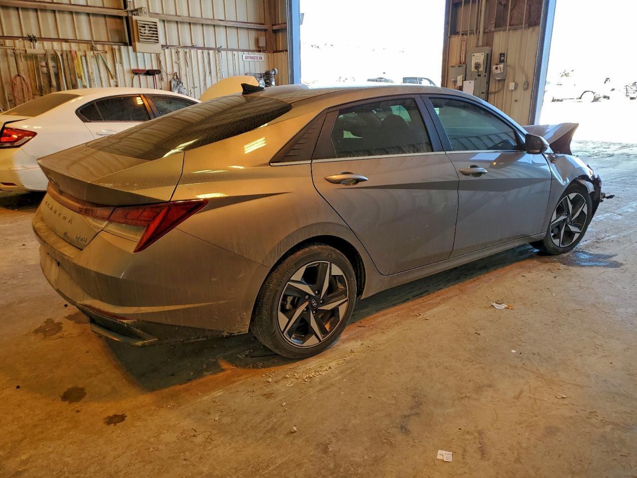 2023 Hyundai Elantra Limited - Фото 3