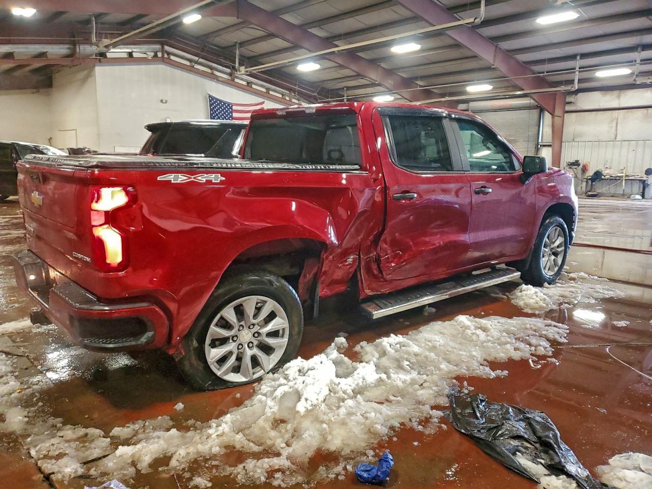 2021 Chevrolet Silverado K1500 Custom - Фото 3