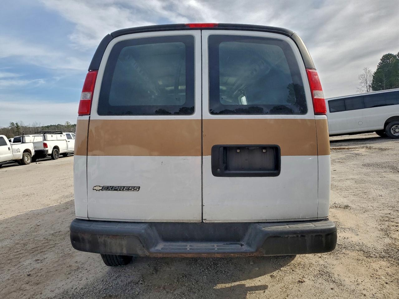 2017 Chevrolet Express 2500 Delivery Van - Фото 6