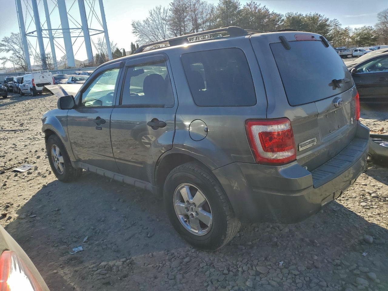 2009 Ford Escape Xlt - Image 2