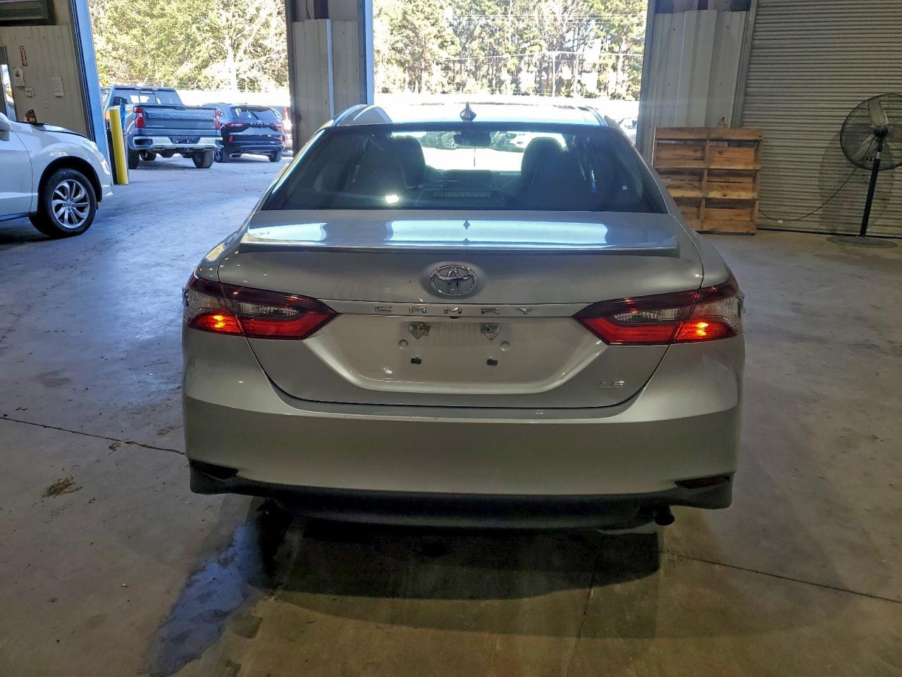 2023 Toyota Camry Le - Фото 6