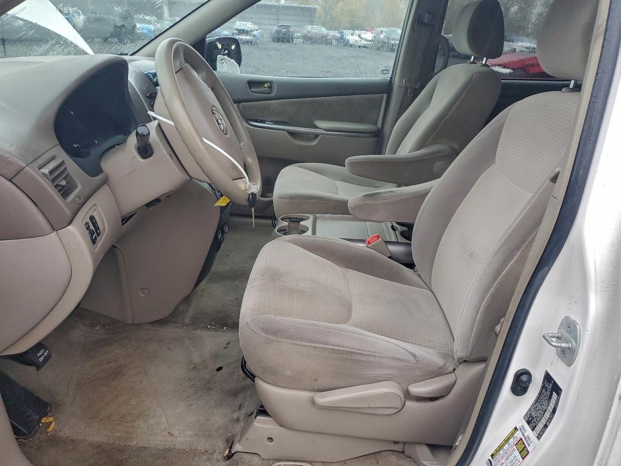 2007 Toyota Sienna - Image 7