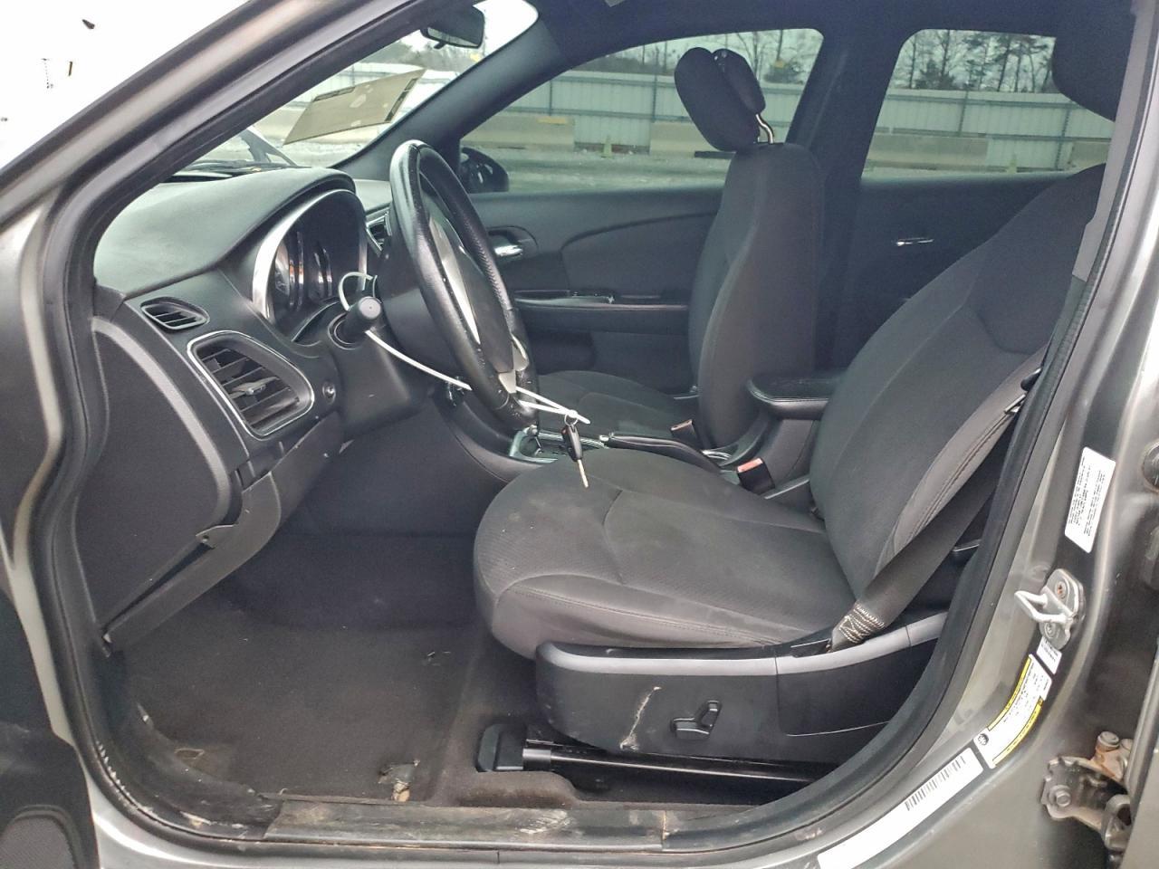 2013 Chrysler 200 Touring - Image 7