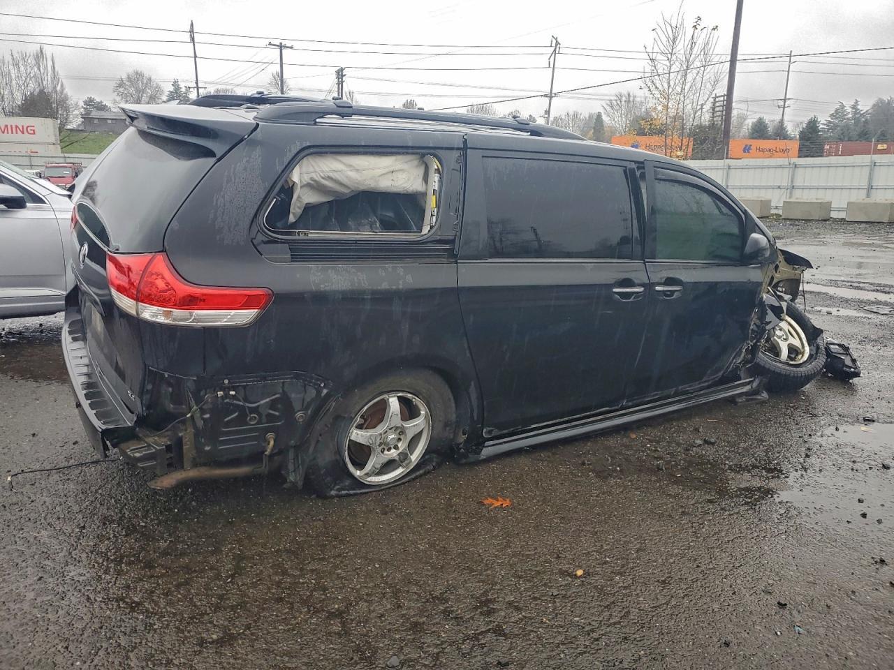 2013 Toyota Sienna Xle 8-Passenger - Фото 3