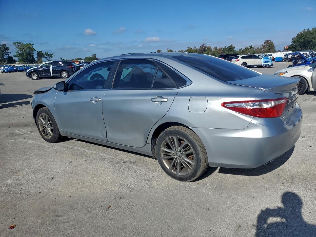 2015 Toyota Camry Se - Image 2