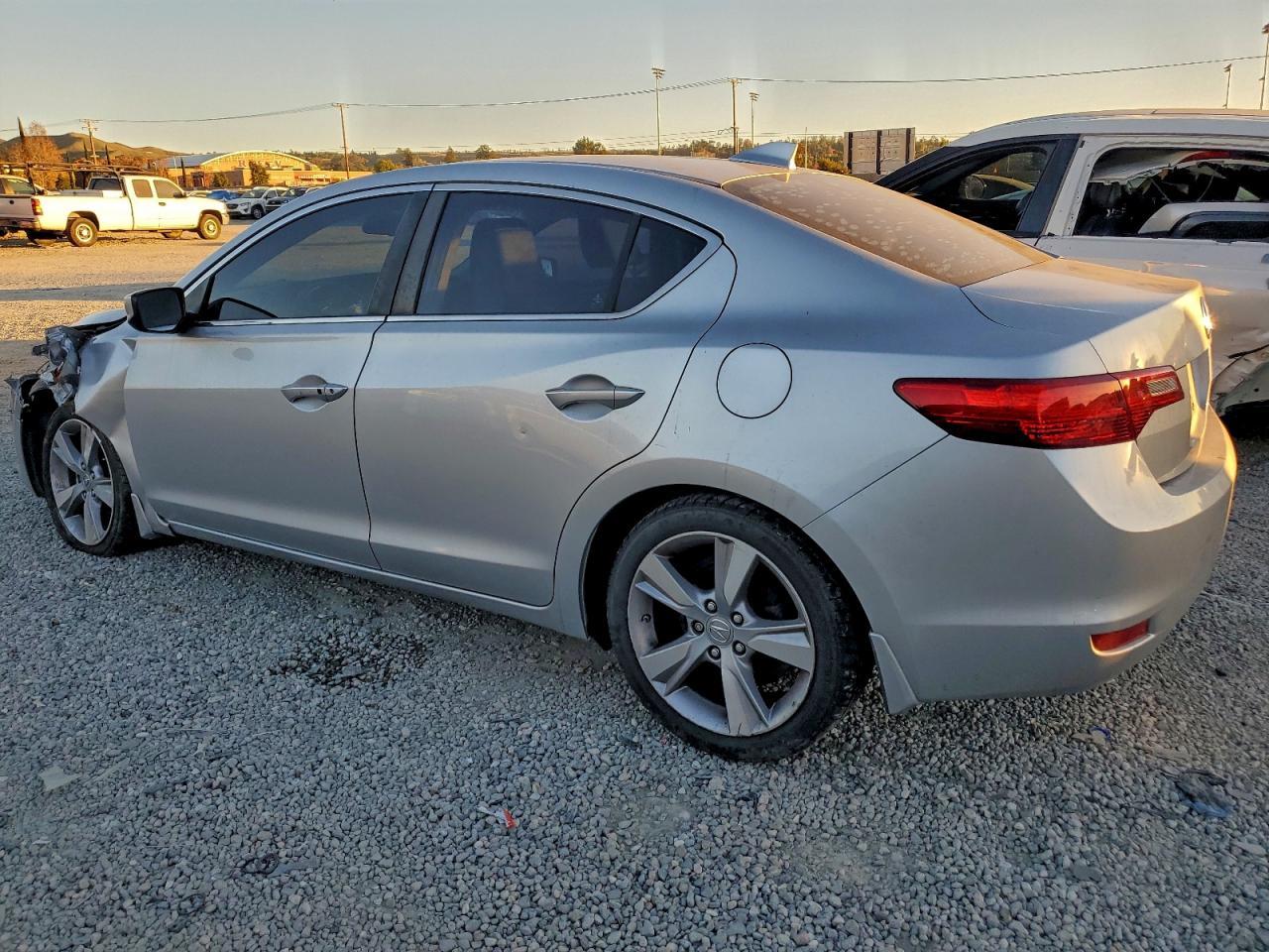 2013 Acura Ilx 20 Premium - Фото 2