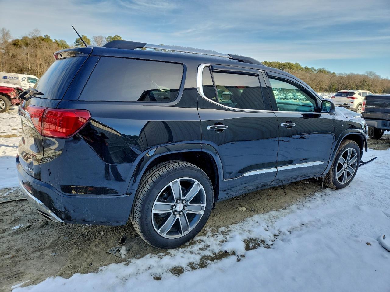 2018 GMC Acadia Denali - Image 3