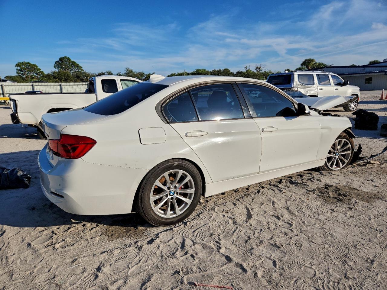 2017 BMW 320 I - Фото 3