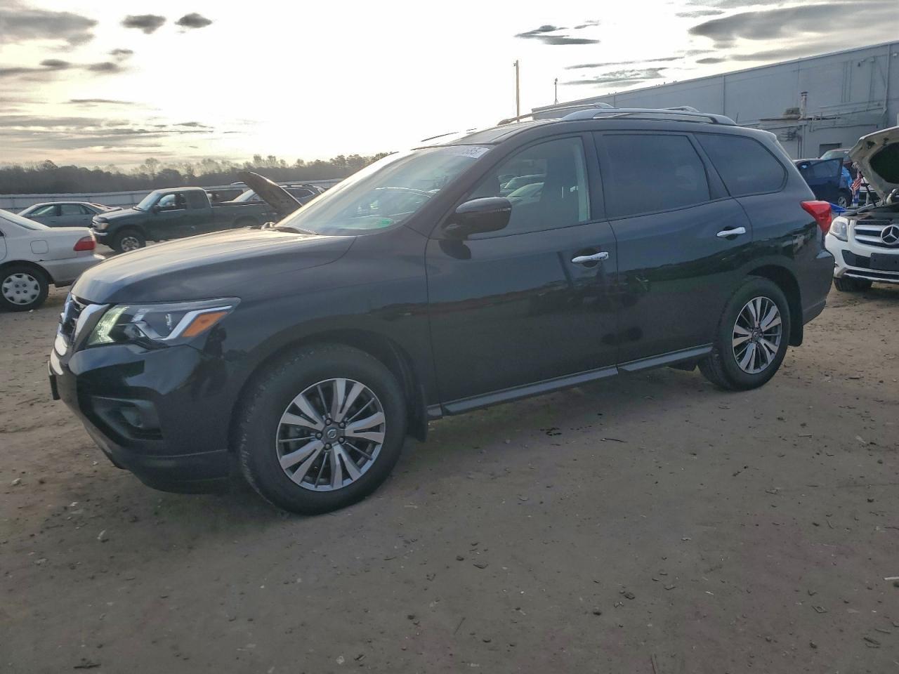 2019 Nissan Pathfinder S