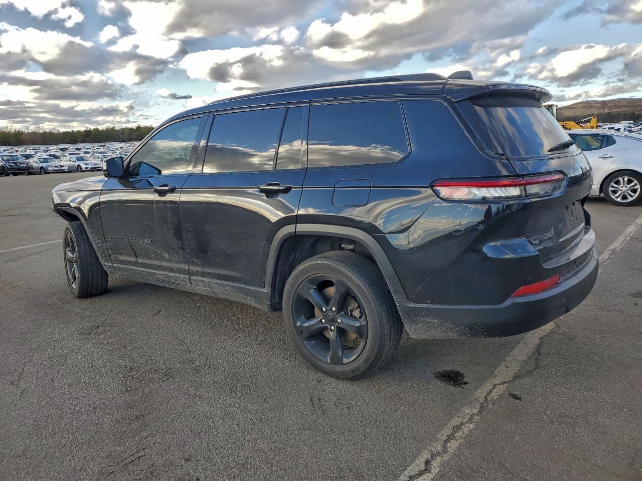 2021 Jeep Grand Cherokee L Laredo - Фото 2
