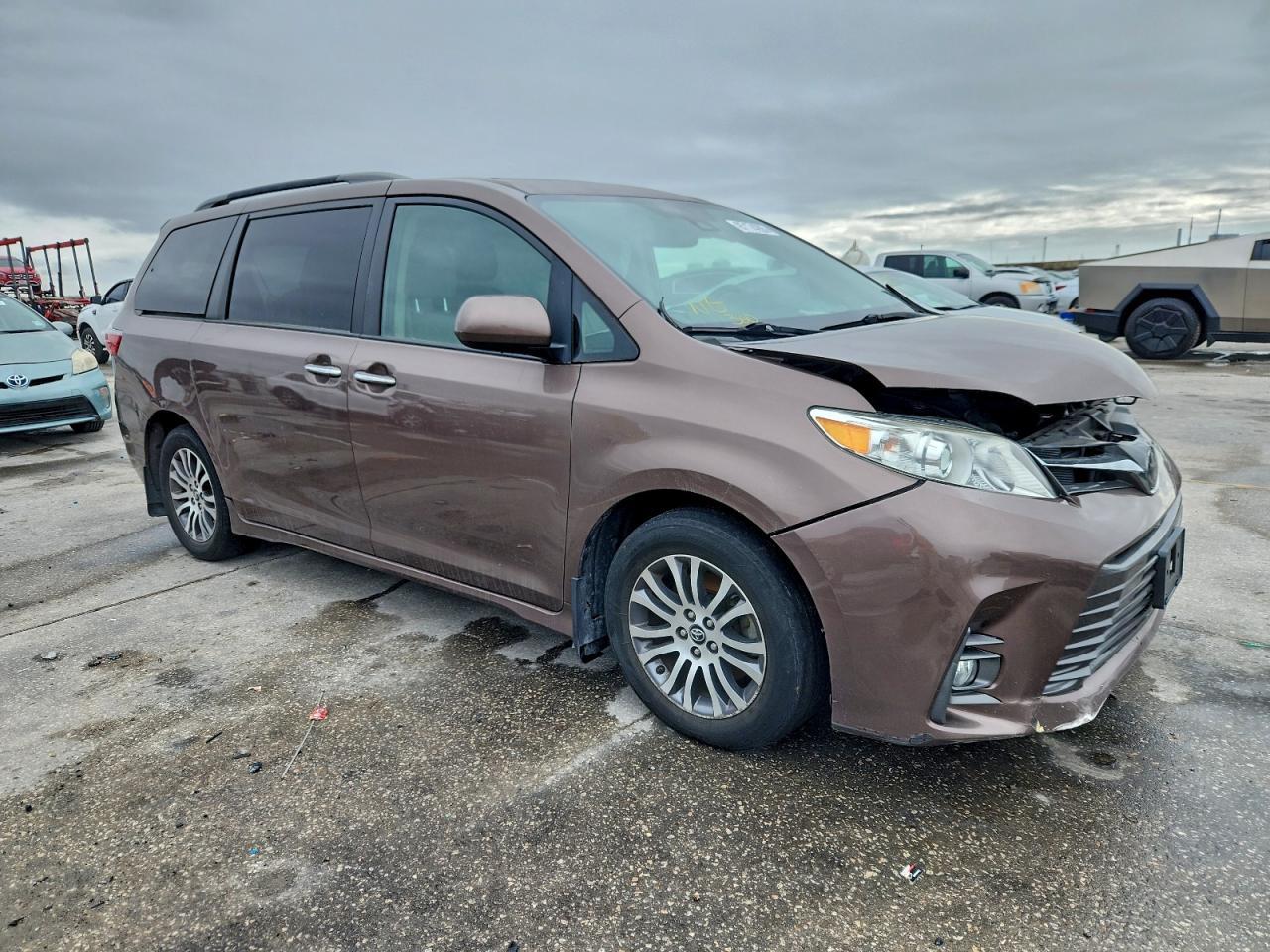 2020 Toyota Sienna Xle - Фото 4