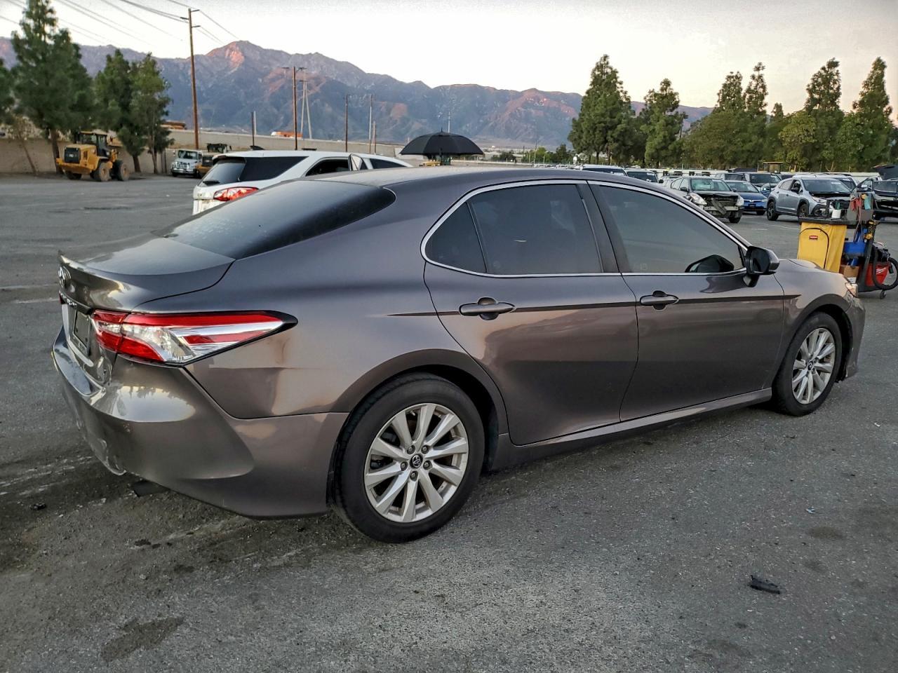 2018 Toyota Camry L - Фото 3