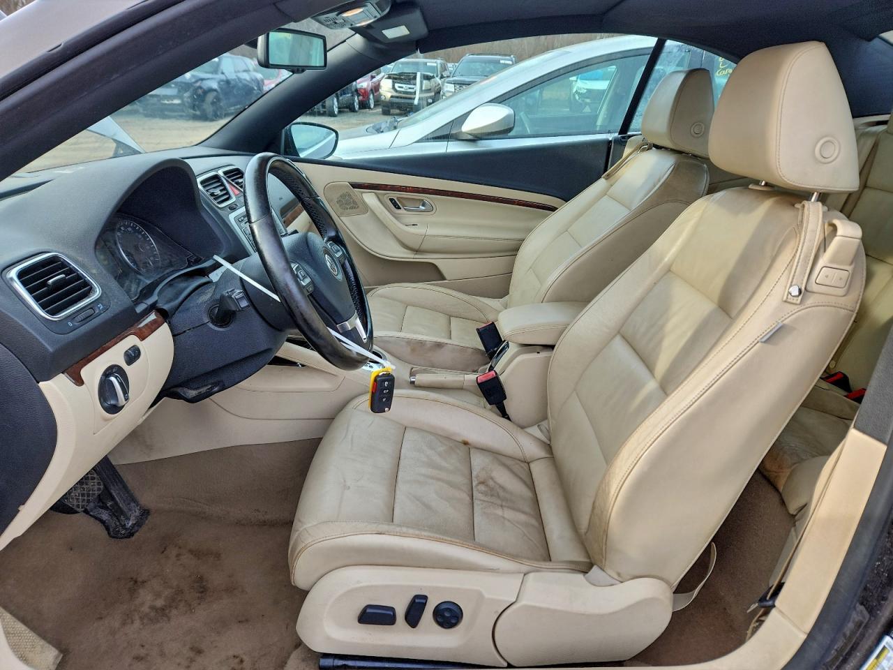 2012 Volkswagen Eos Lux - Image 7