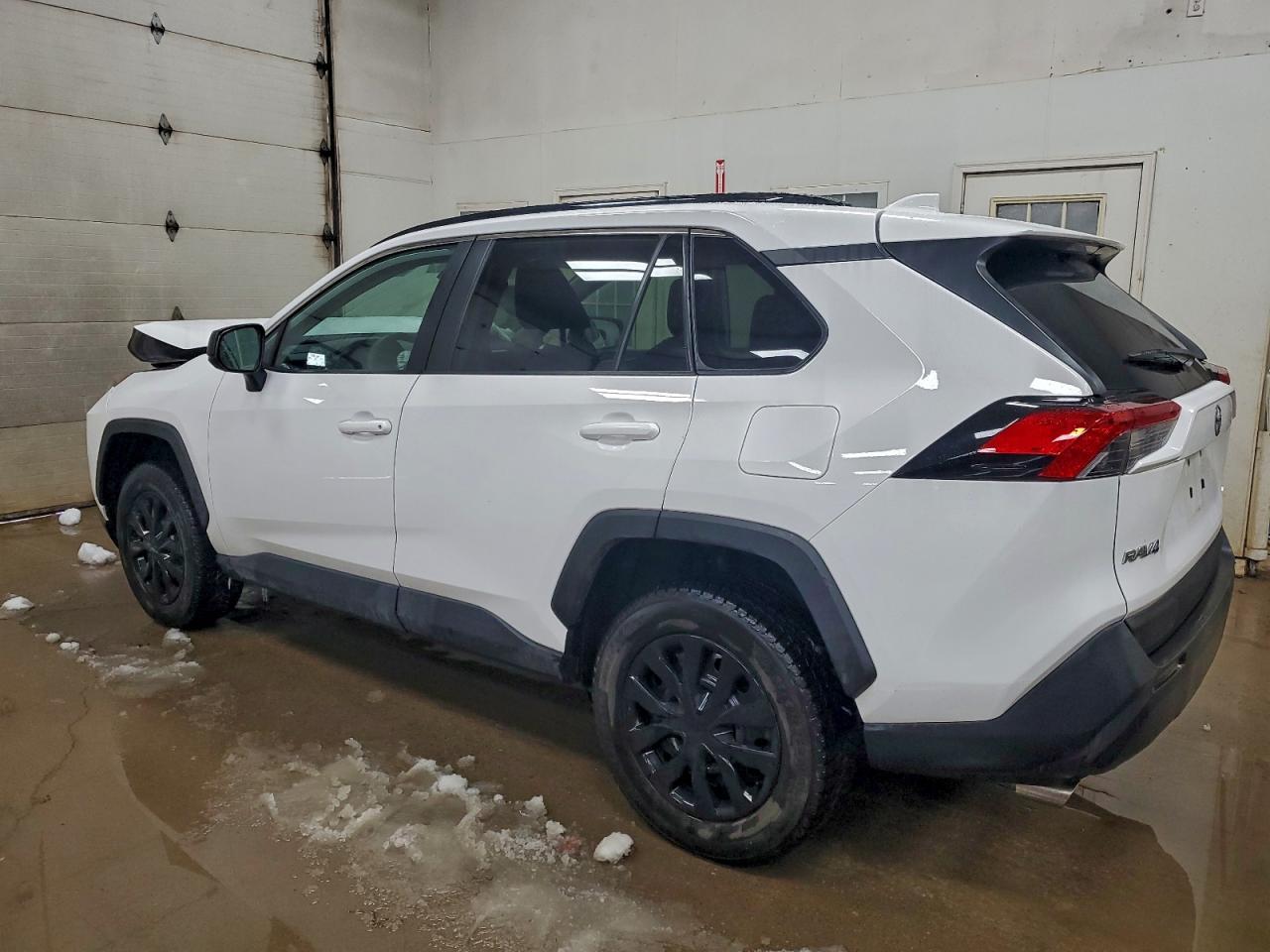 2021 Toyota Rav4 Le - Фото 2
