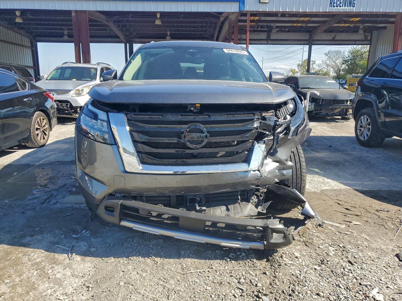 2025 Nissan Pathfinder Sl - Image 5