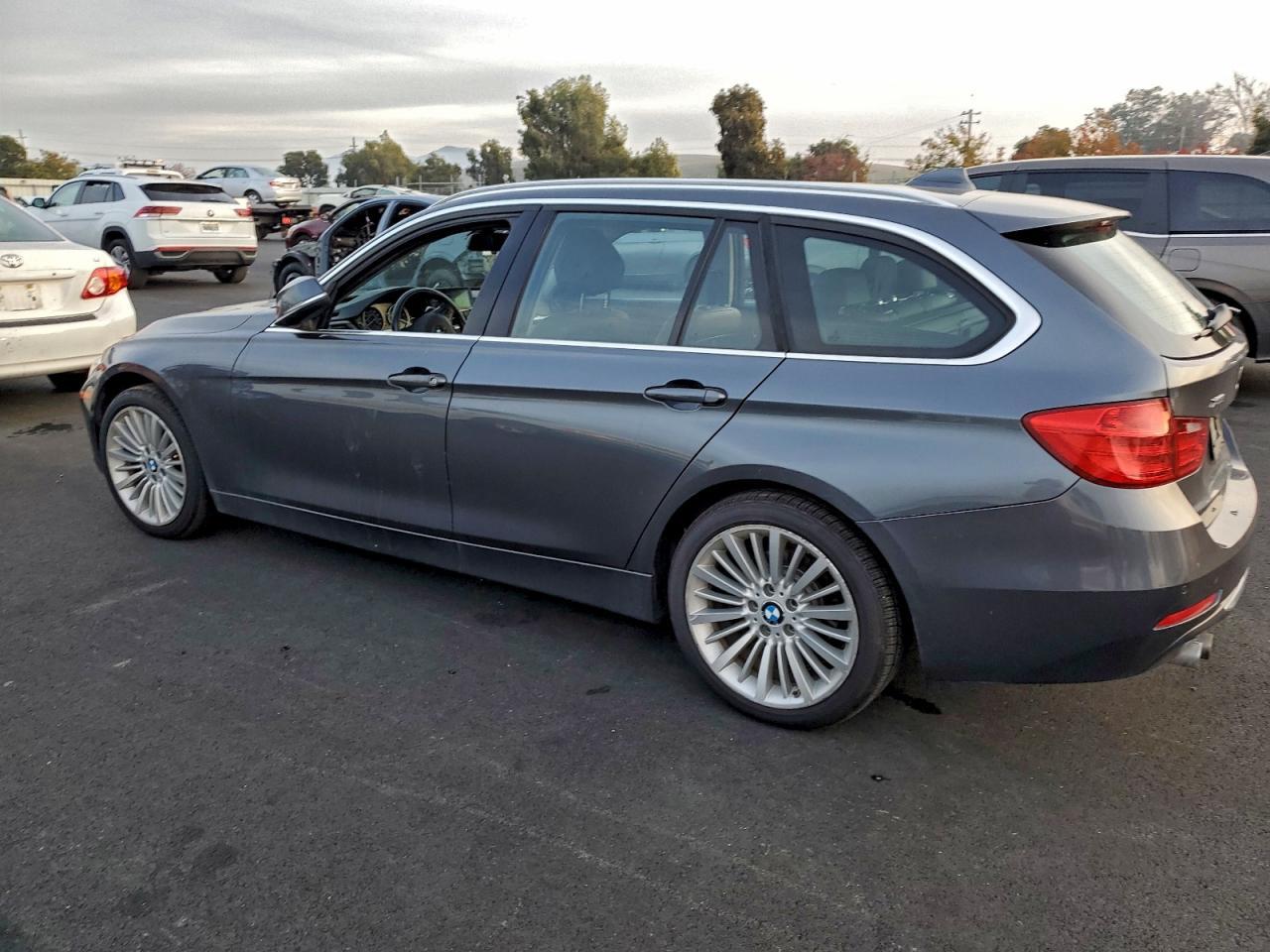 2014 BMW 328 Xi - Image 2