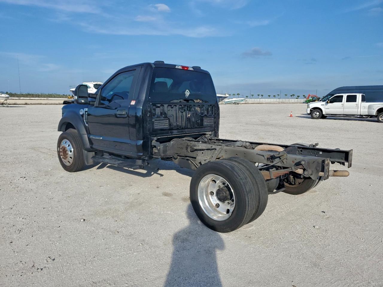 2020 Ford F450 Super Duty Truck Cab And Chassis - Фото 3