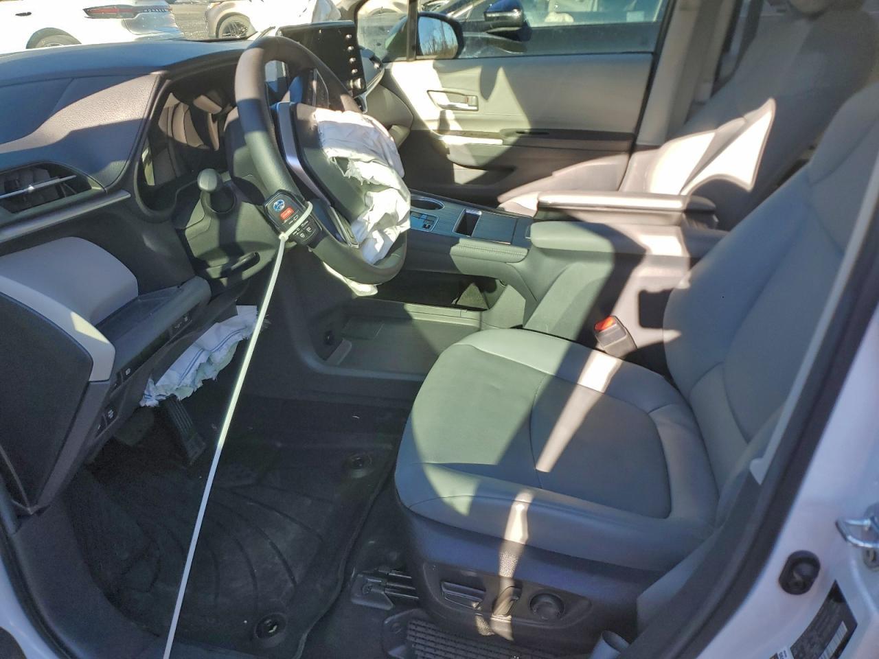 2024 Toyota Sienna Xle - Image 7