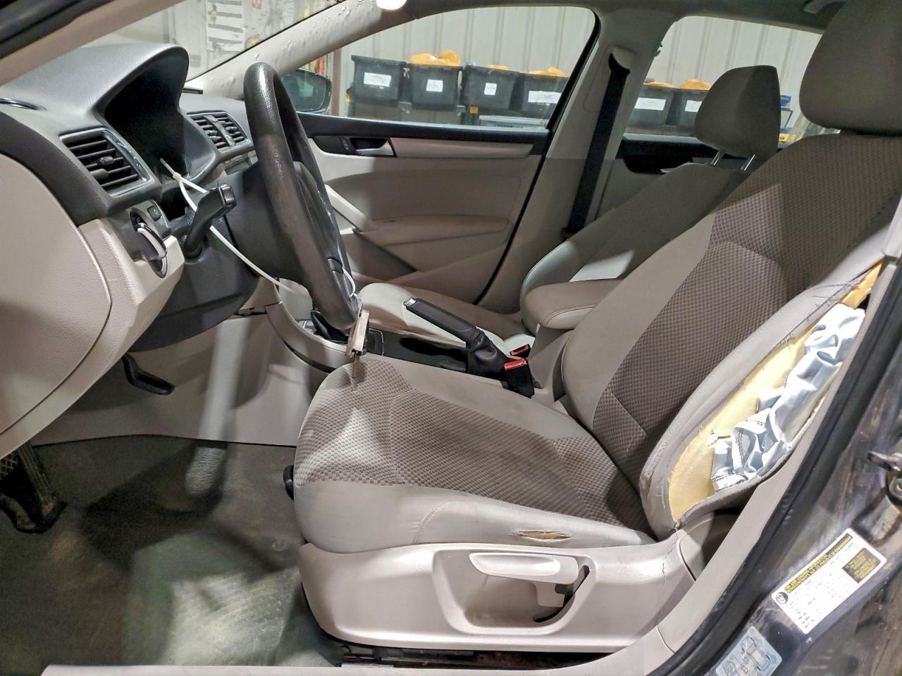2013 Volkswagen Passat S - Фото 7